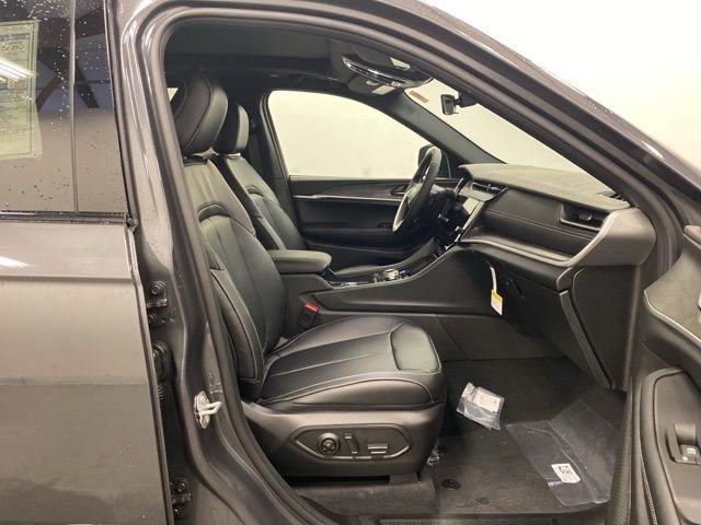 Used 2026 Jeep Grand Cherokee Limited w/ Limited Altitude Package AWD/4WD image 24