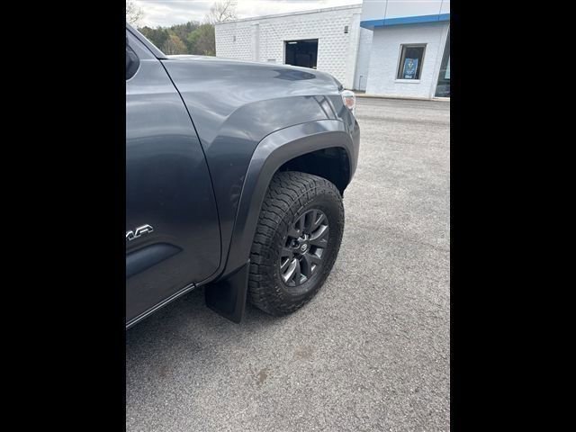 Used 2022 Toyota Tacoma SR5 AWD/4WD image 10