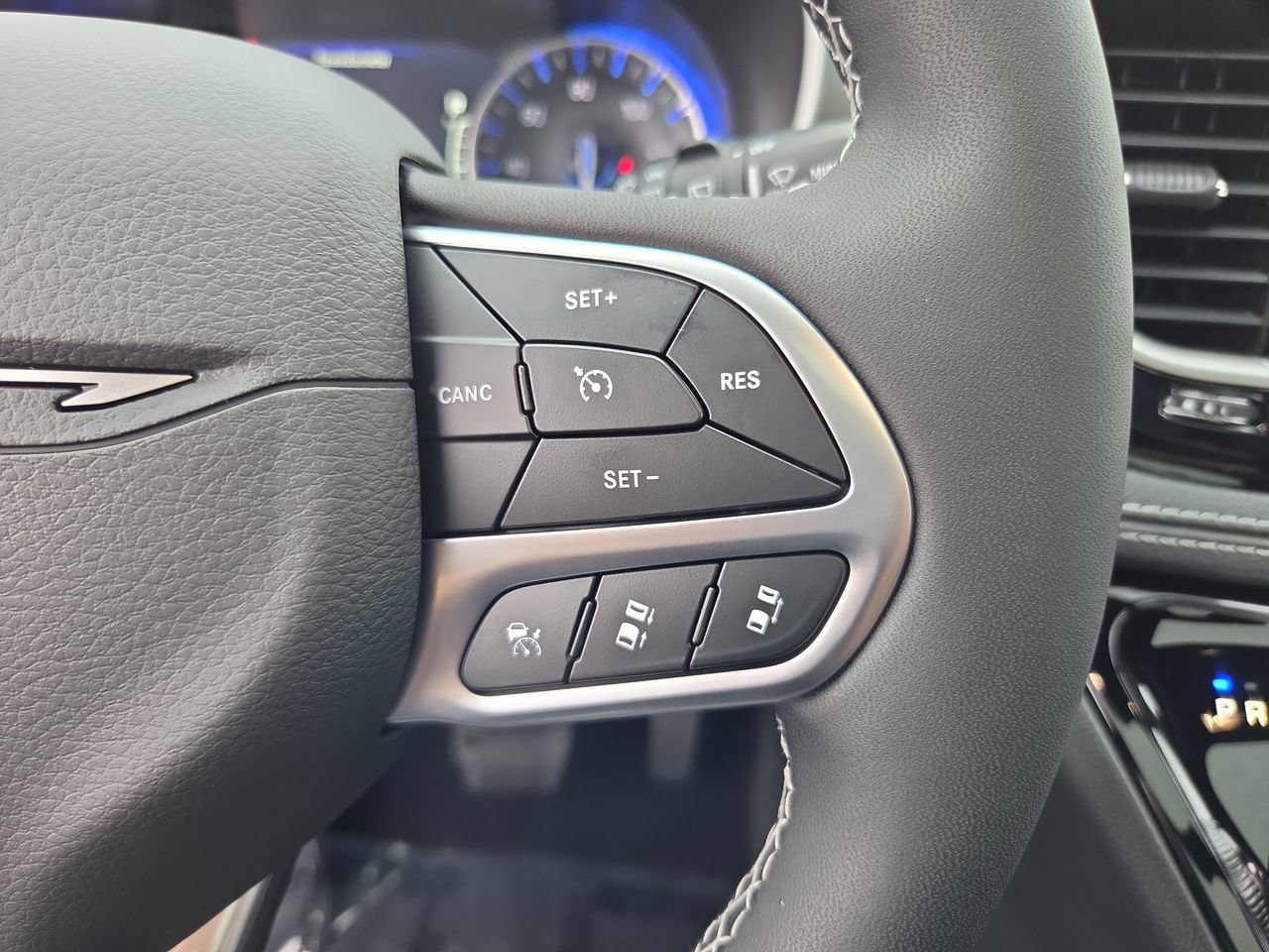 New 2027 Chrysler Pacifica Select w/ Family Tech Group FWD image 30