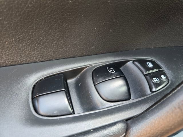 Used 2019 Nissan Rogue S image 33