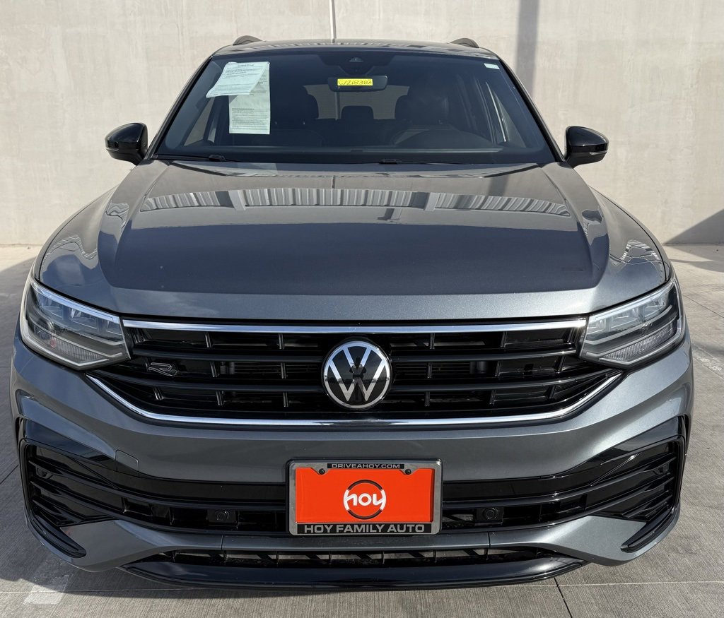 Used 2024 Volkswagen Tiguan SE R-Line image 2