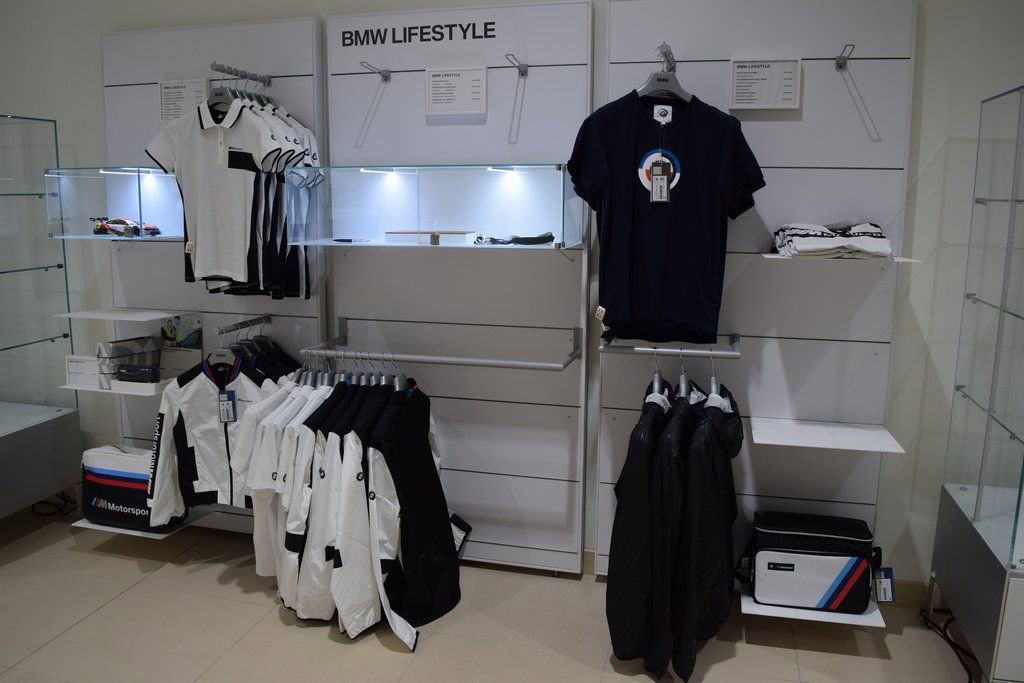 Used 2025 BMW i5 xDrive40 w/ Premium Package image 56