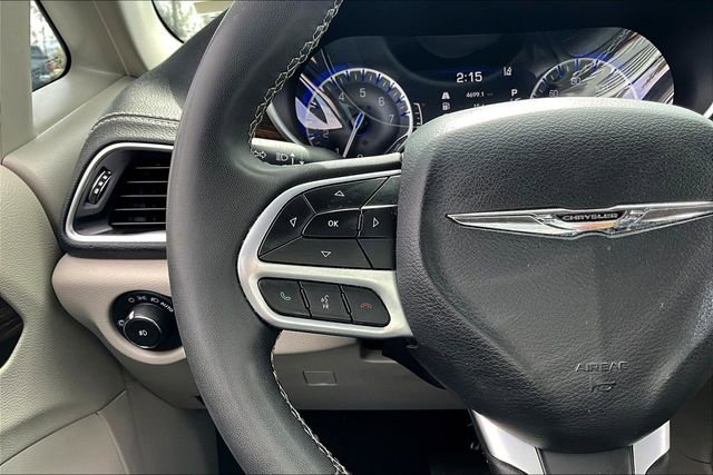 Used 2023 Chrysler Pacifica Limited image 10