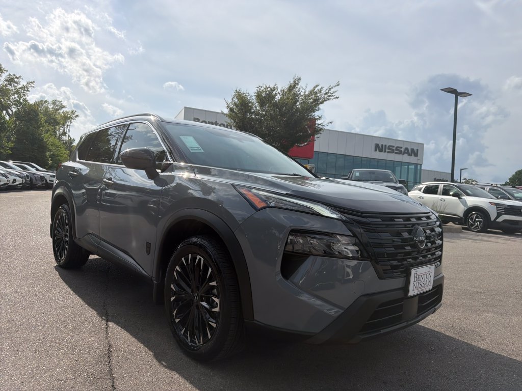 Used 2026 Nissan Rogue Dark Armor FWD image 2
