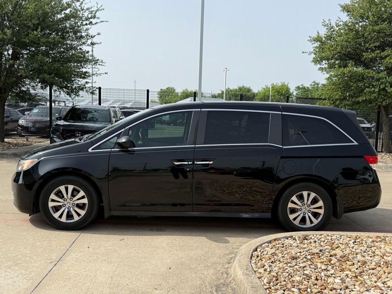 Used 2017 Honda Odyssey EX-L image 2