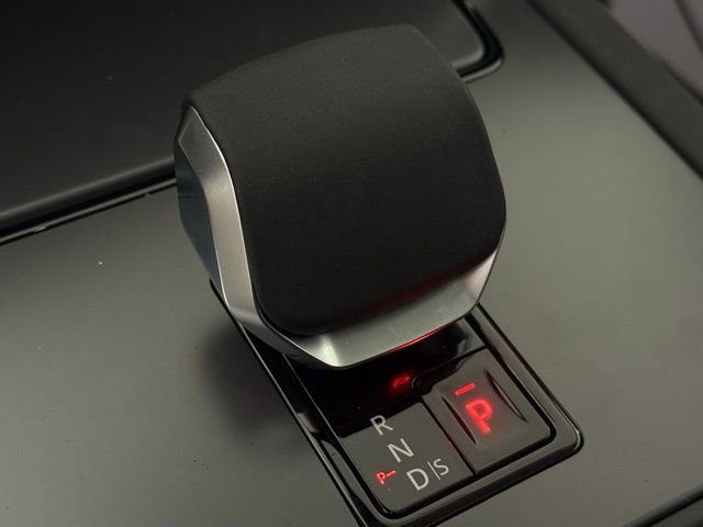 New 2025 Land Rover Discovery Sport S image 36