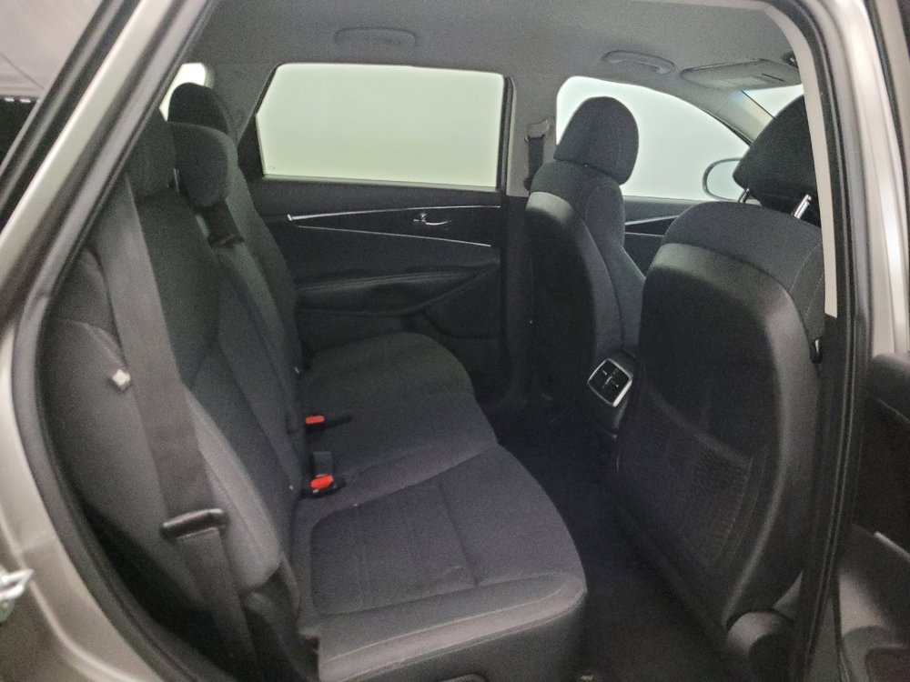 Used 2017 Kia Sorento AWD image 19
