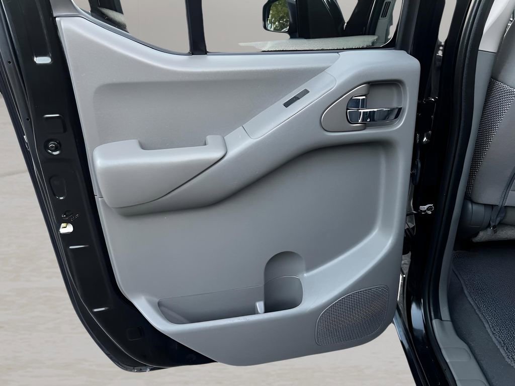 Used 2019 Nissan Frontier SV image 26