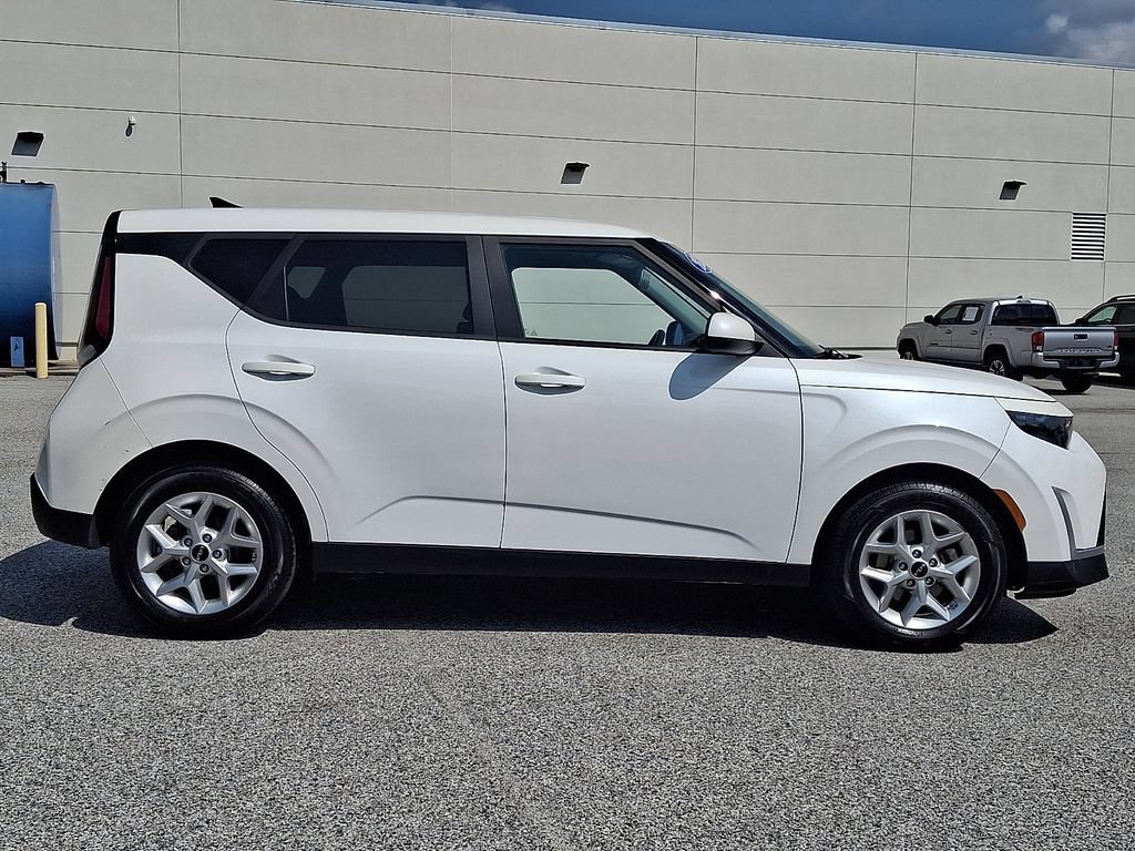 Used 2023 Kia Soul LX w/ Option Group 015 FWD image 10