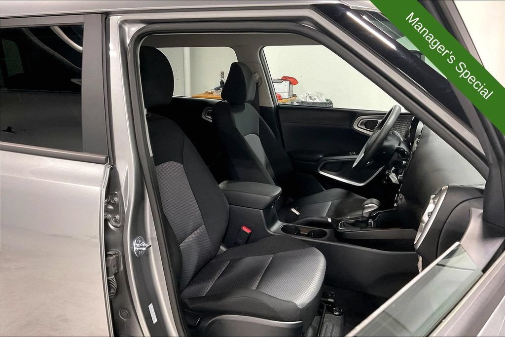 Used 2025 Kia Soul LX FWD image 9