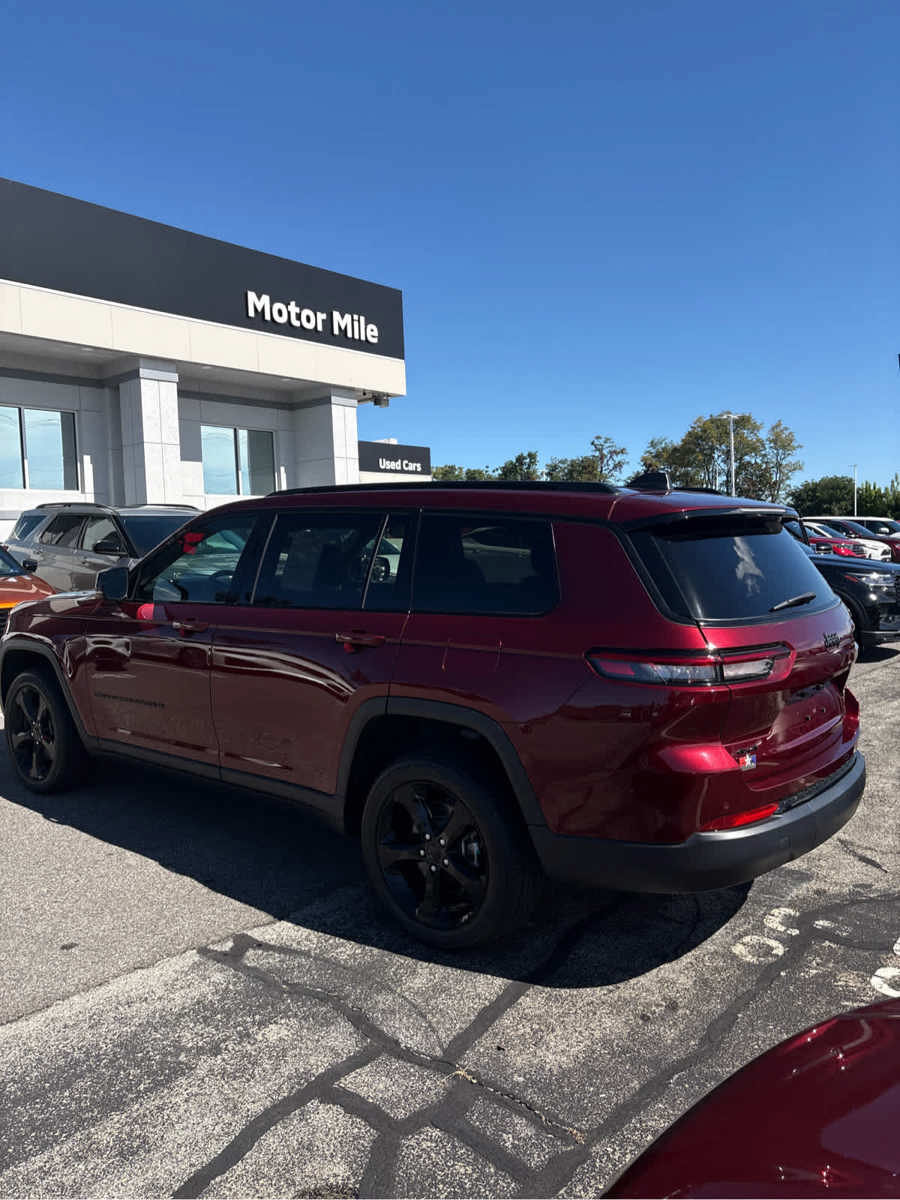 Used 2024 Jeep Grand Cherokee L Altitude AWD/4WD image 31