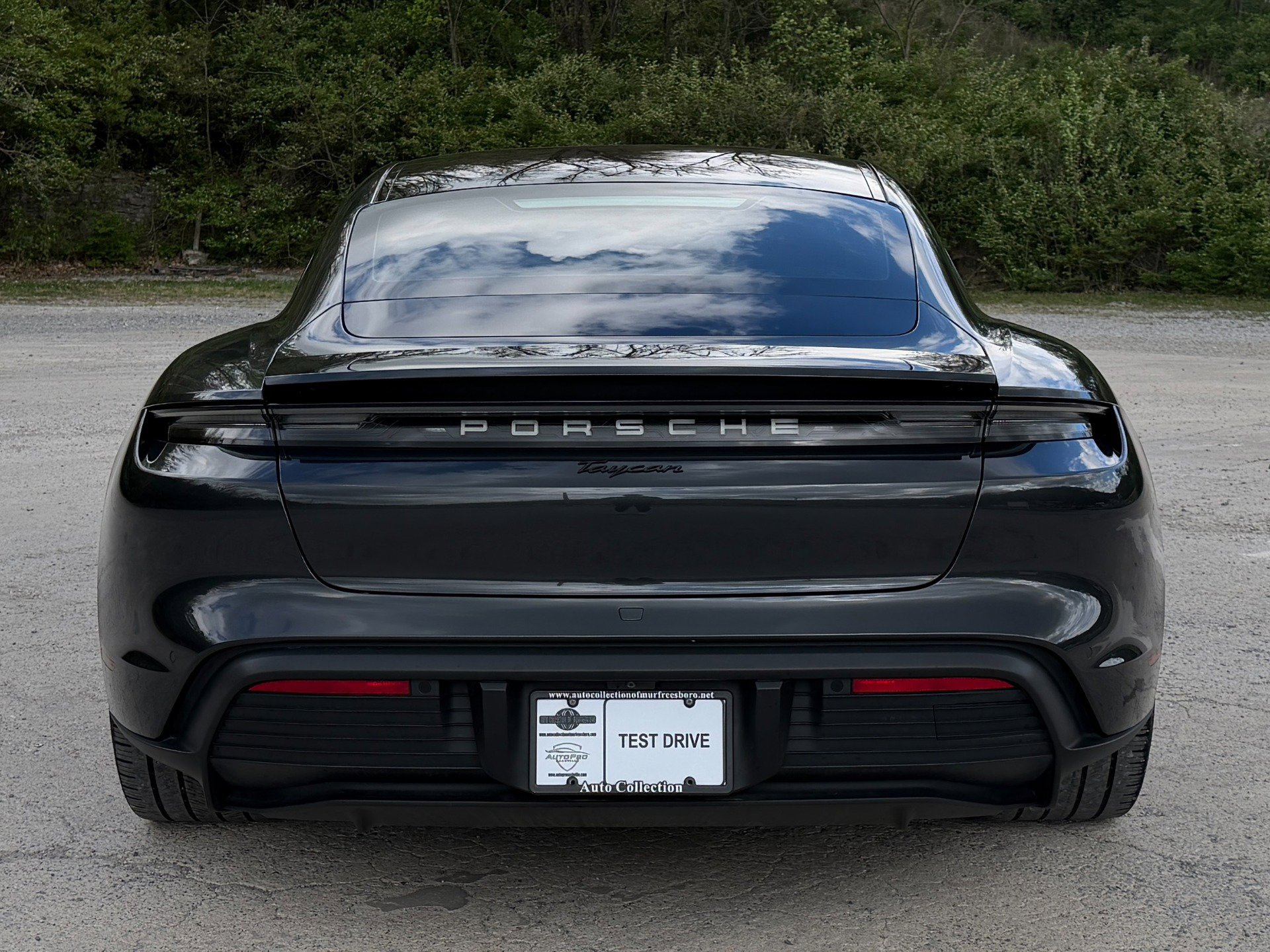 Used 2022 Porsche Taycan image 4