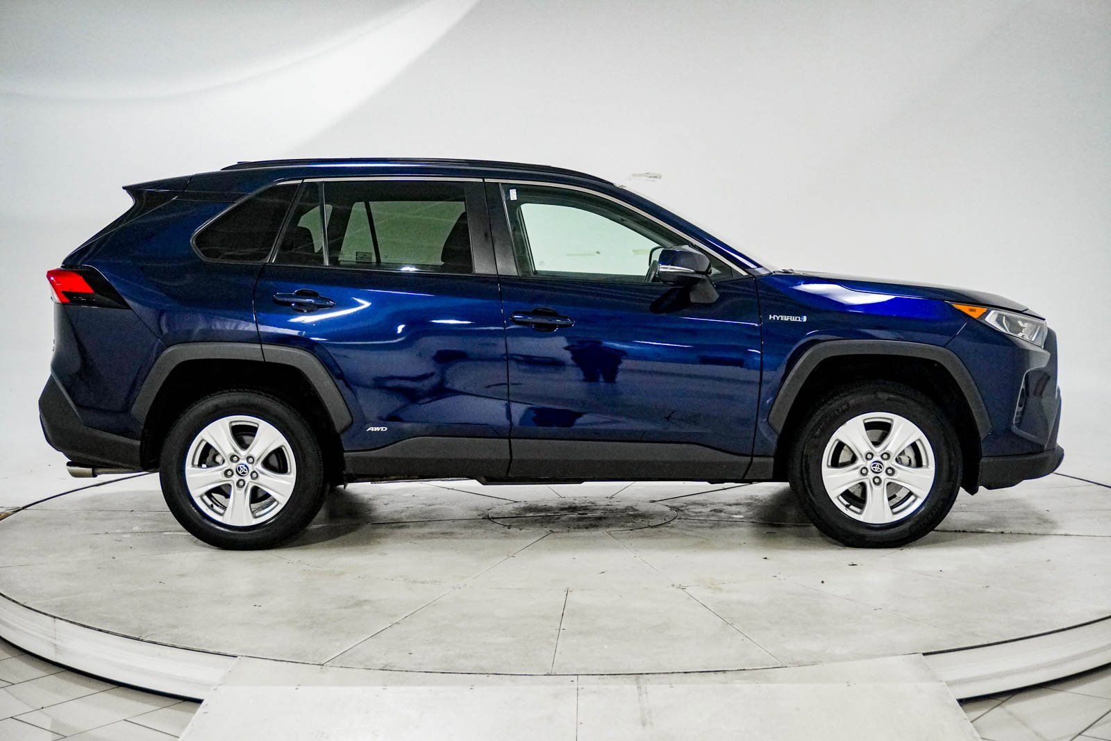 Used 2021 Toyota RAV4 XLE w/ XLE Grade Weather Package image 11