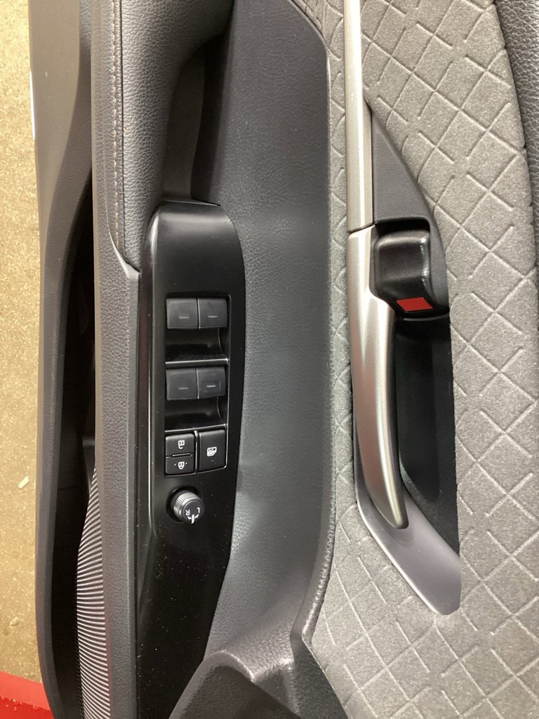 Used 2026 Toyota Camry XLE AWD/4WD image 11