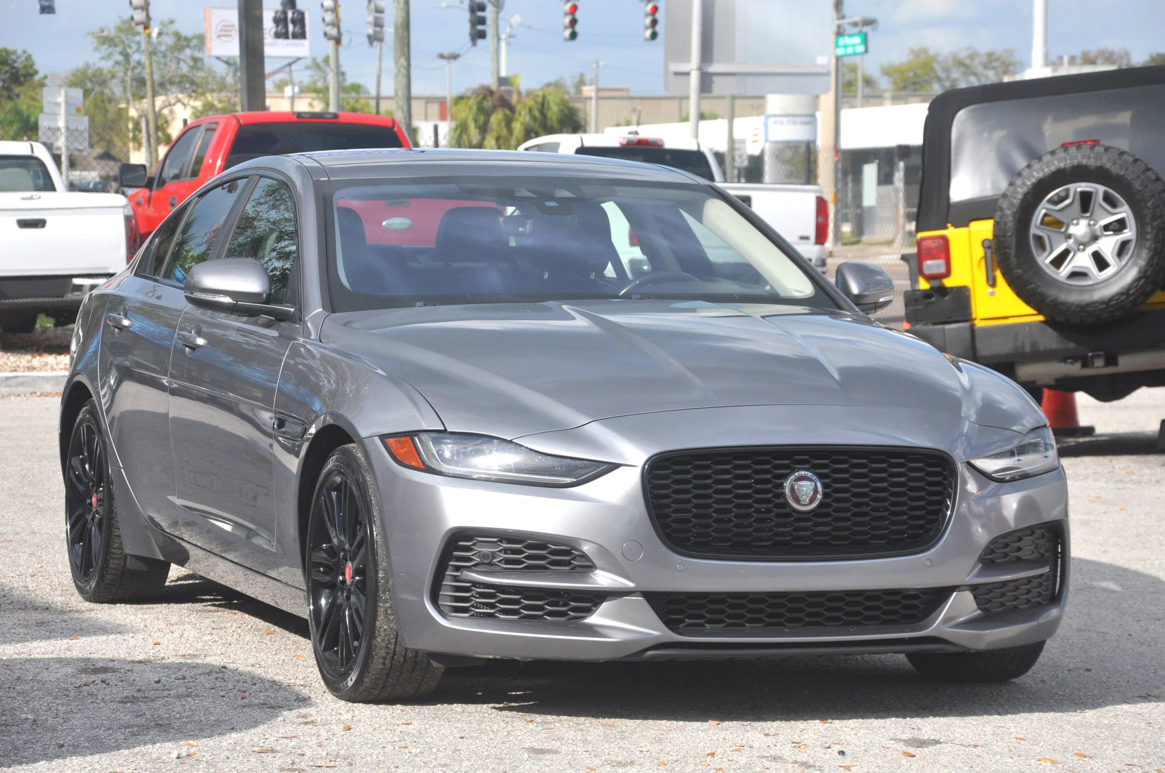 Used 2020 Jaguar XE S RWD image 6