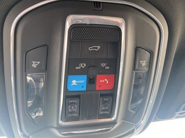 Used 2023 Jeep Grand Cherokee Altitude image 31