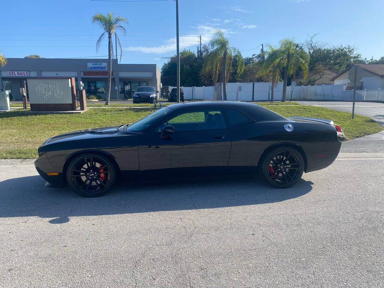 Used 2009 Dodge Challenger SRT8 w/ SRT Option Group II RWD image 2