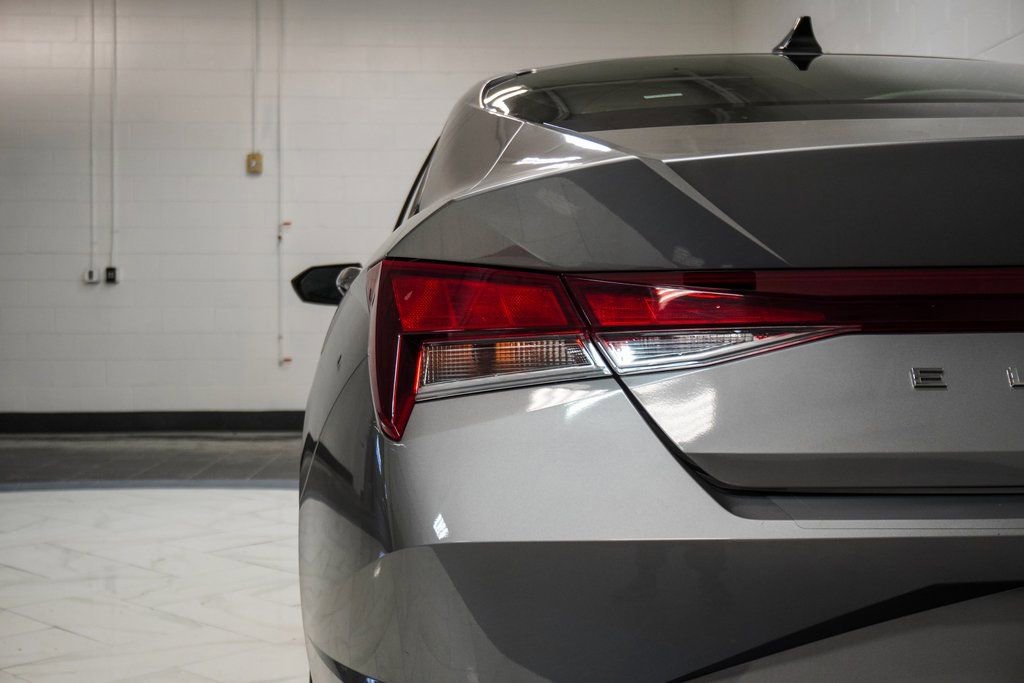 Used 2022 Hyundai Elantra SEL image 35