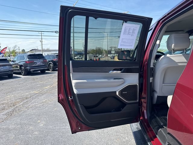 Used 2023 Jeep Wagoneer Series III w/ Convenience Group I AWD/4WD image 16