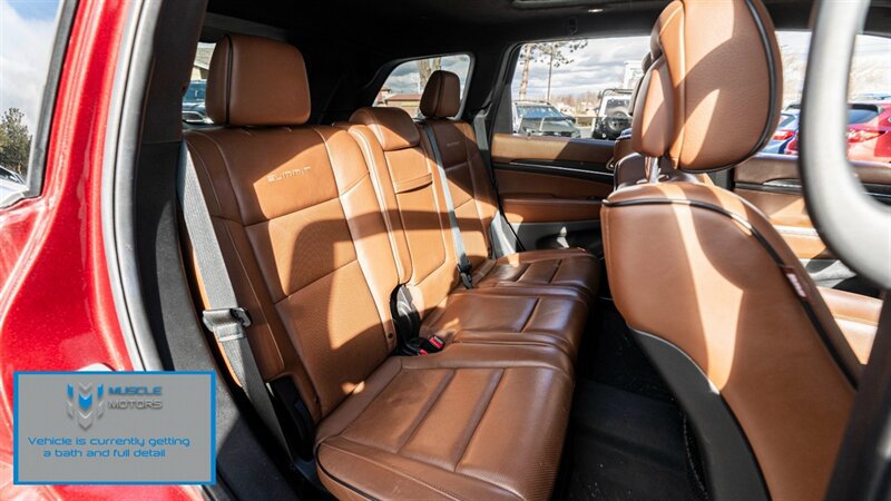 Used 2017 Jeep Grand Cherokee Summit w/ Platinum Series Group AWD/4WD image 17