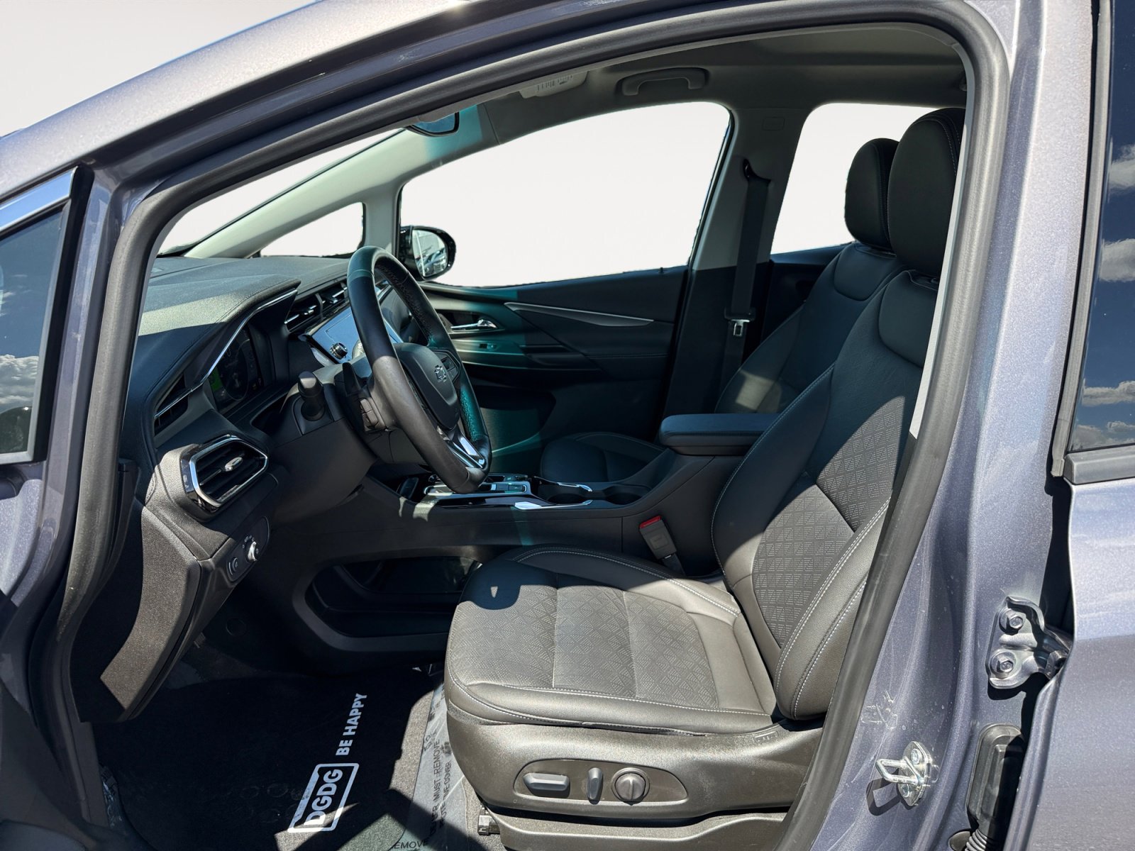 Used 2023 Chevrolet Bolt LT w/ Infotainment Package image 10