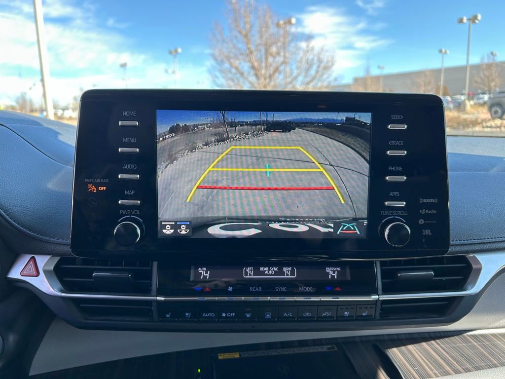 Used 2022 Toyota Sienna Limited image 17