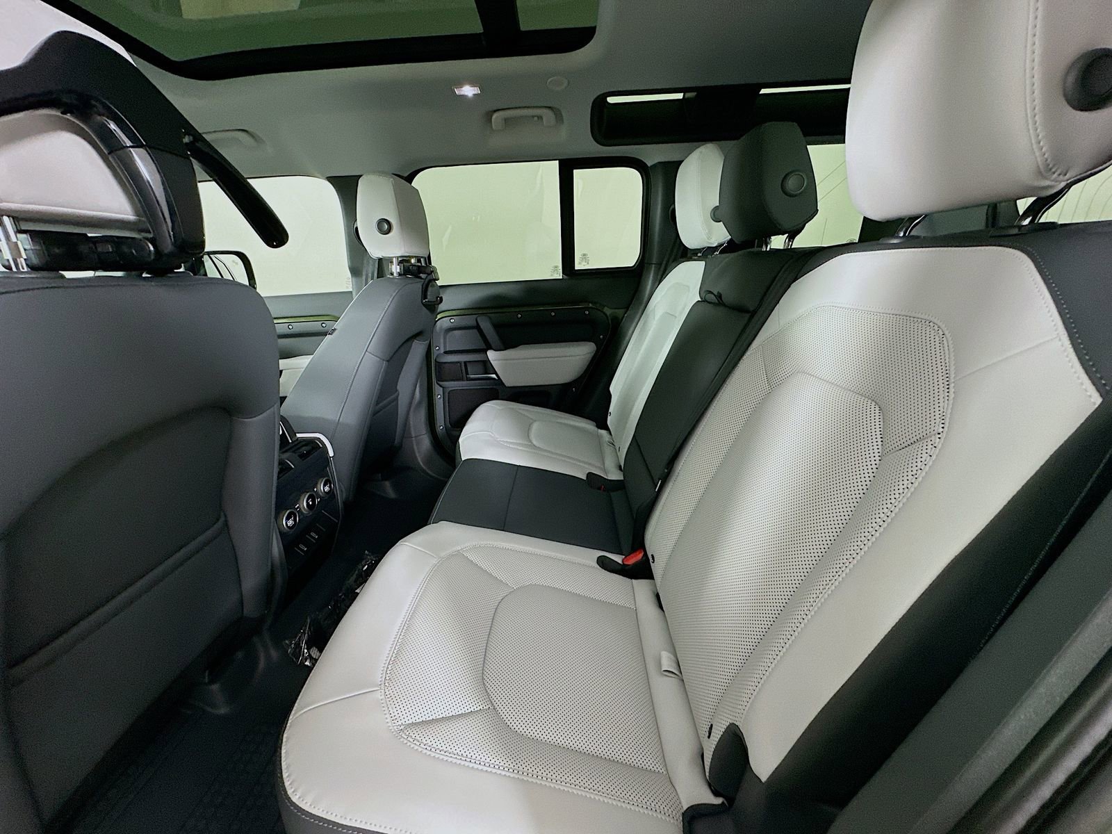 New 2026 Land Rover Defender 110 S AWD/4WD image 37