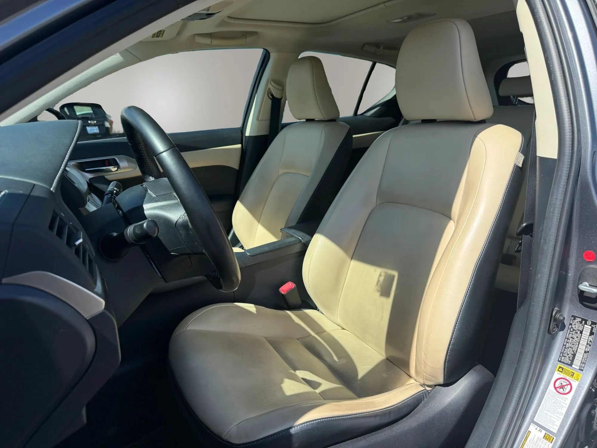 Used 2015 Lexus CT 200h w/ Navigation Package FWD image 12