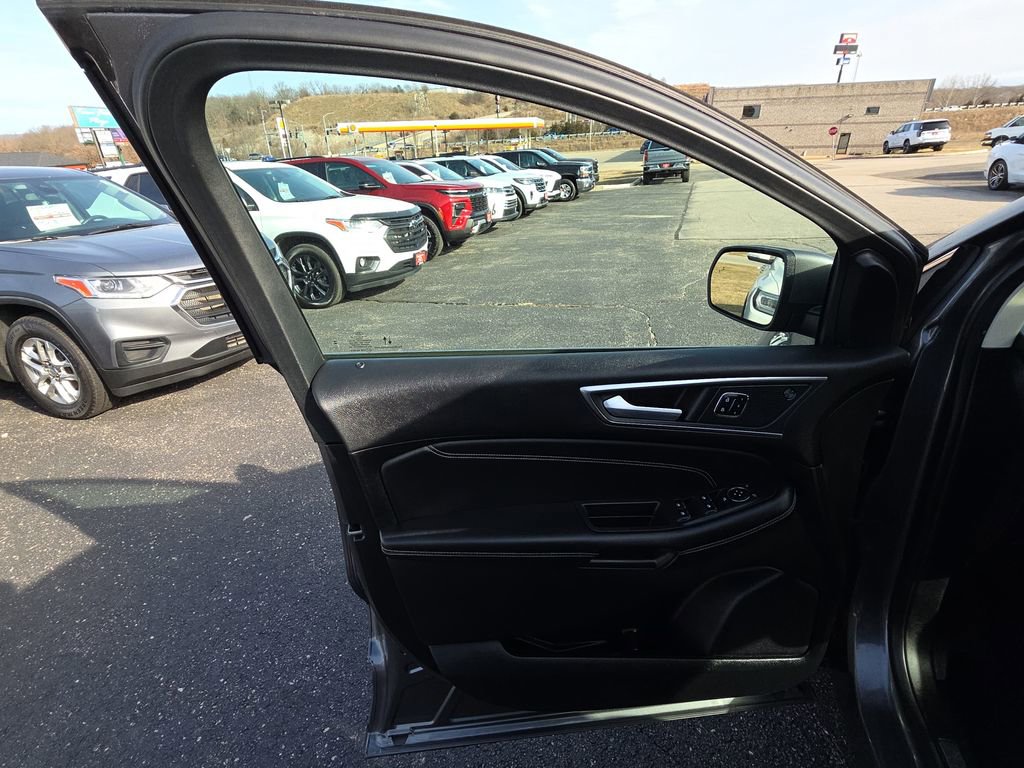 Used 2024 Ford Edge Titanium image 12