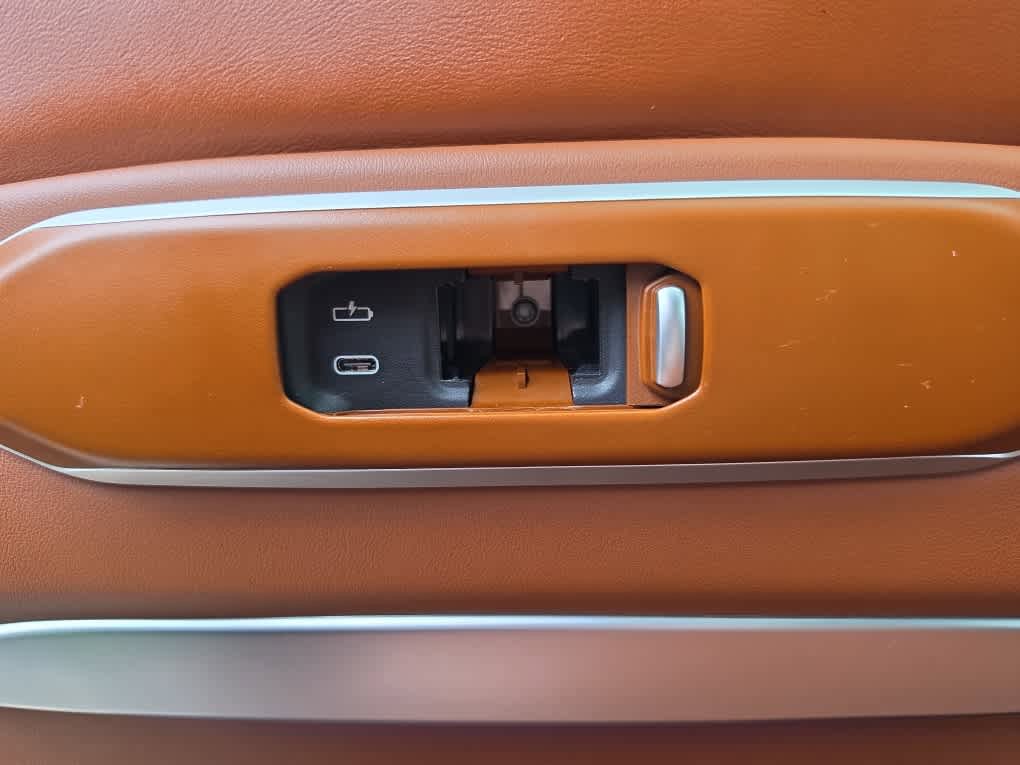Used 2026 BMW X7 M60i image 32