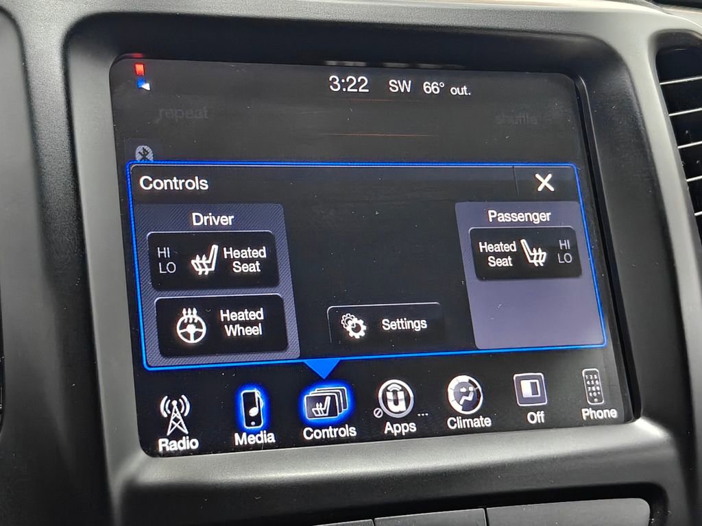 Used 2017 Jeep Cherokee Latitude w/ Cold Weather Group image 29