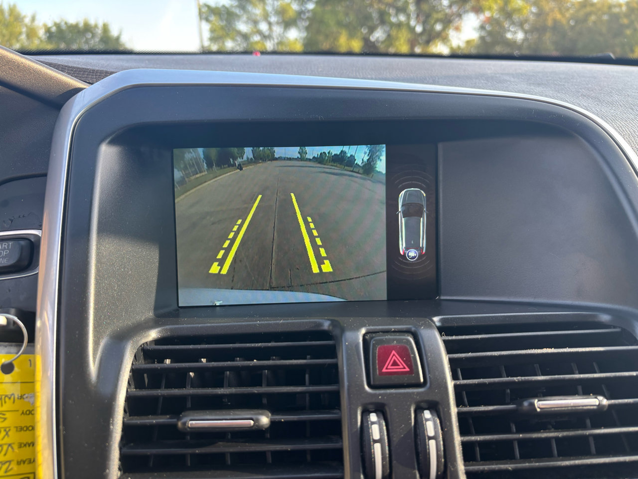 Used 2015 Volvo XC60 T6 w/ Proximity Package image 17