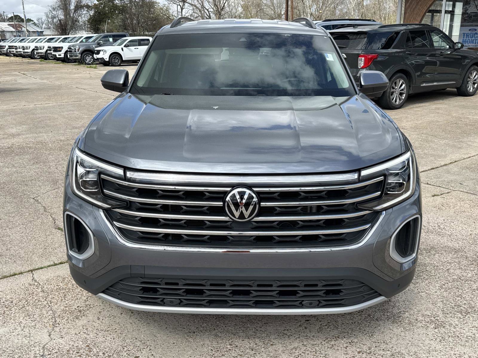 Used 2024 Volkswagen Atlas SE image 2