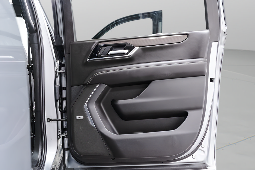 Used 2025 GMC Yukon XL Elevation w/ Elevation Premium Package AWD/4WD image 35