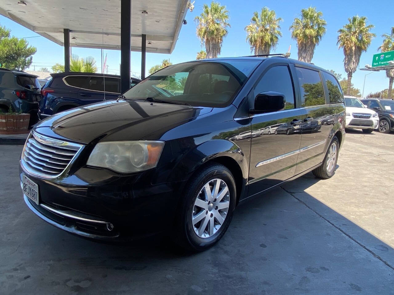 Used 2014 Chrysler Town & Country Touring FWD image 5