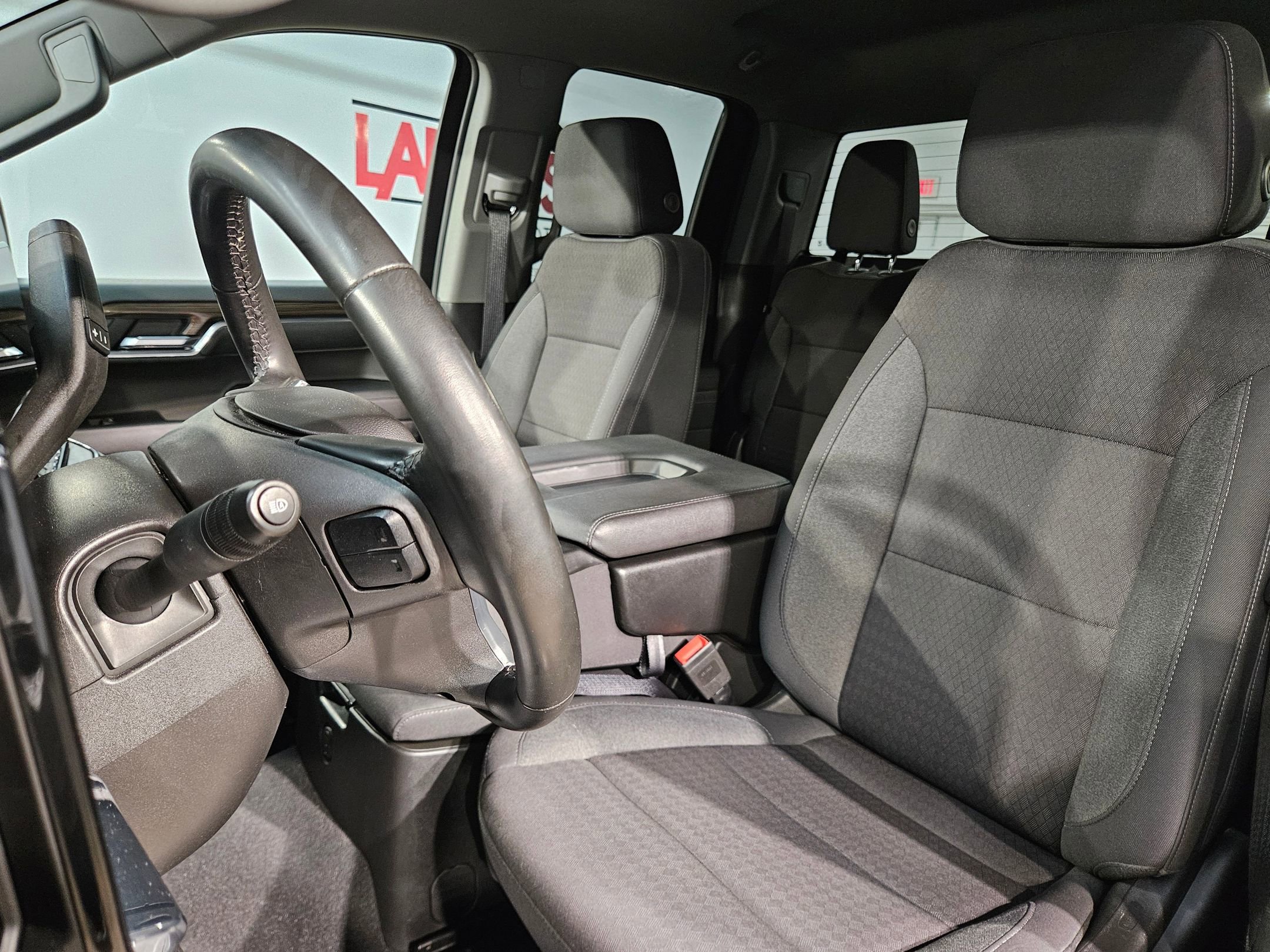 Used 2024 Chevrolet Silverado 1500 LT image 23