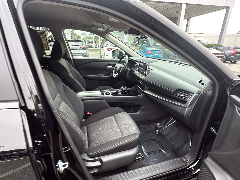 Certified 2025 Nissan Rogue SV AWD/4WD image 32