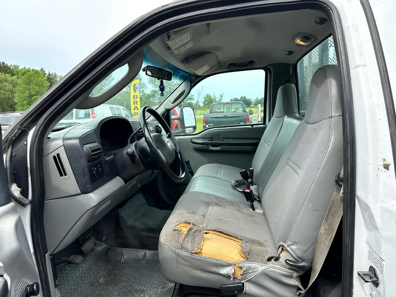 Used 2007 Ford F550 2WD Regular Cab Super Duty image 7