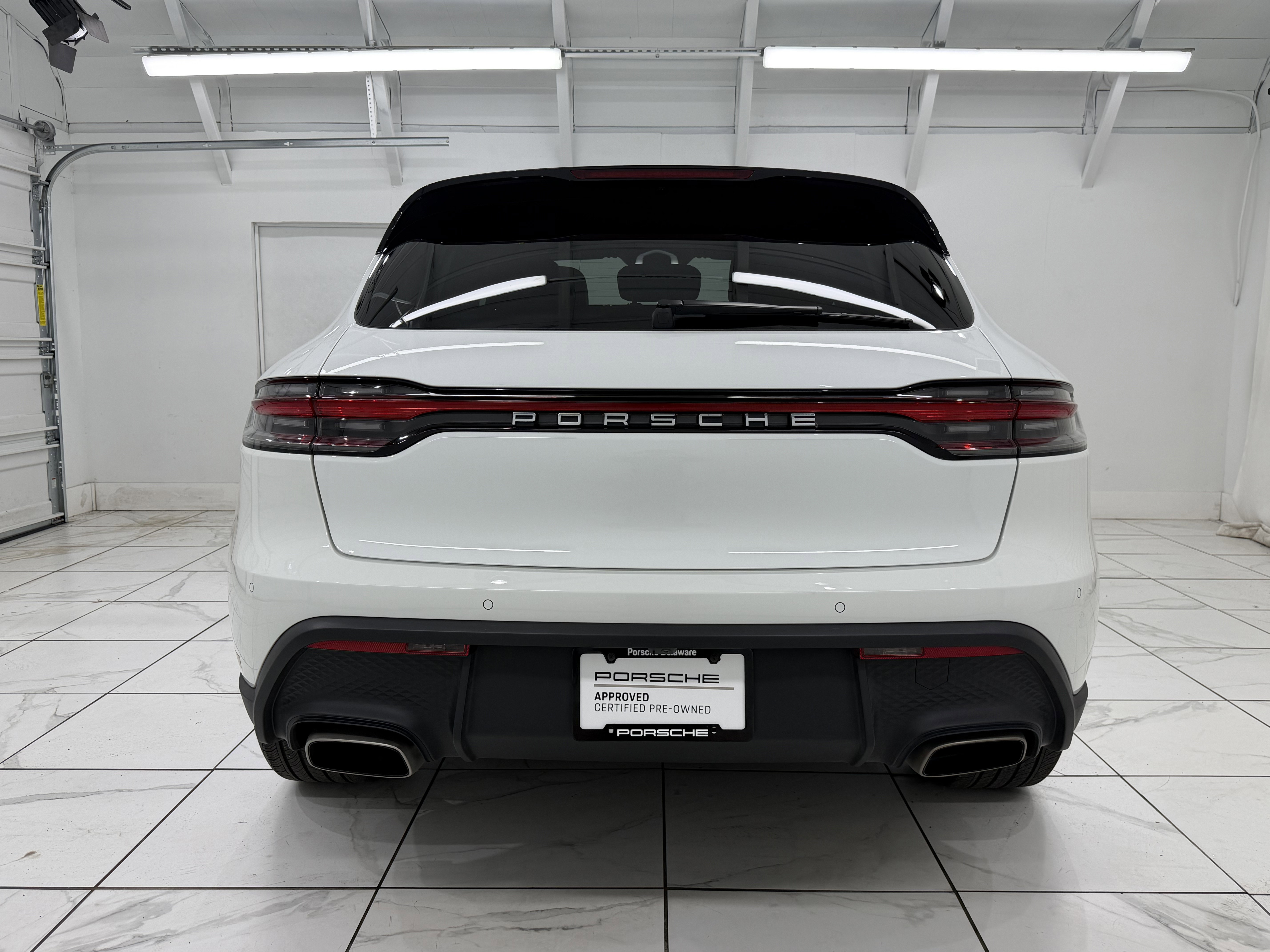 Certified 2023 Porsche Macan image 13