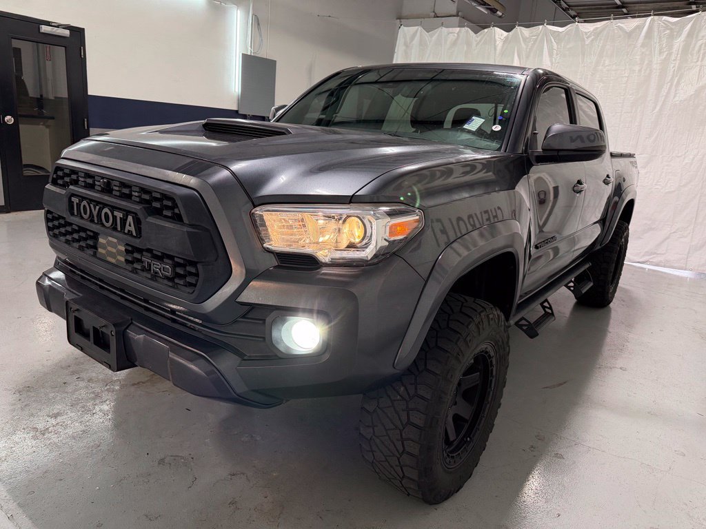 Used 2021 Toyota Tacoma TRD Sport w/ TRD Premium Sport Package AWD/4WD image 24