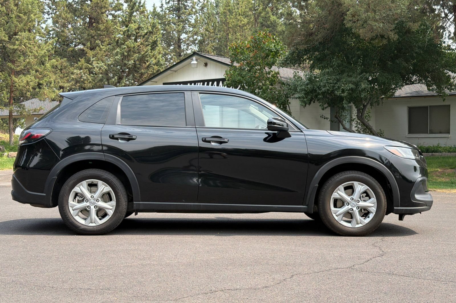 Used 2024 Honda HR-V LX image 3