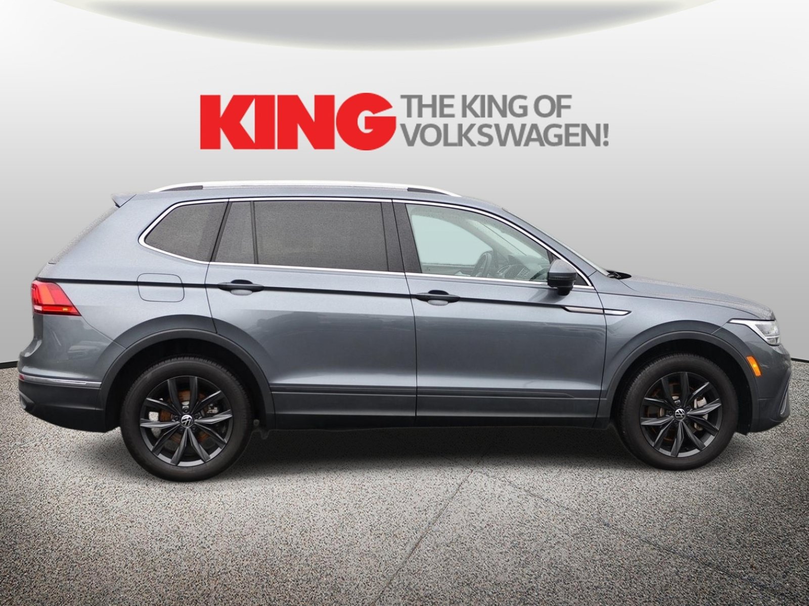 Certified 2024 Volkswagen Tiguan SE AWD/4WD image 2