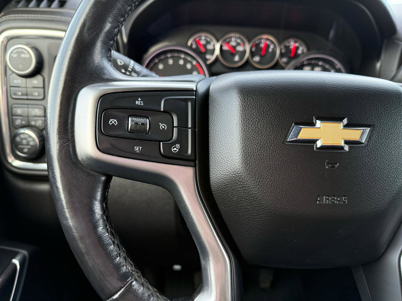 Used 2021 Chevrolet Silverado 1500 LTZ AWD/4WD image 22