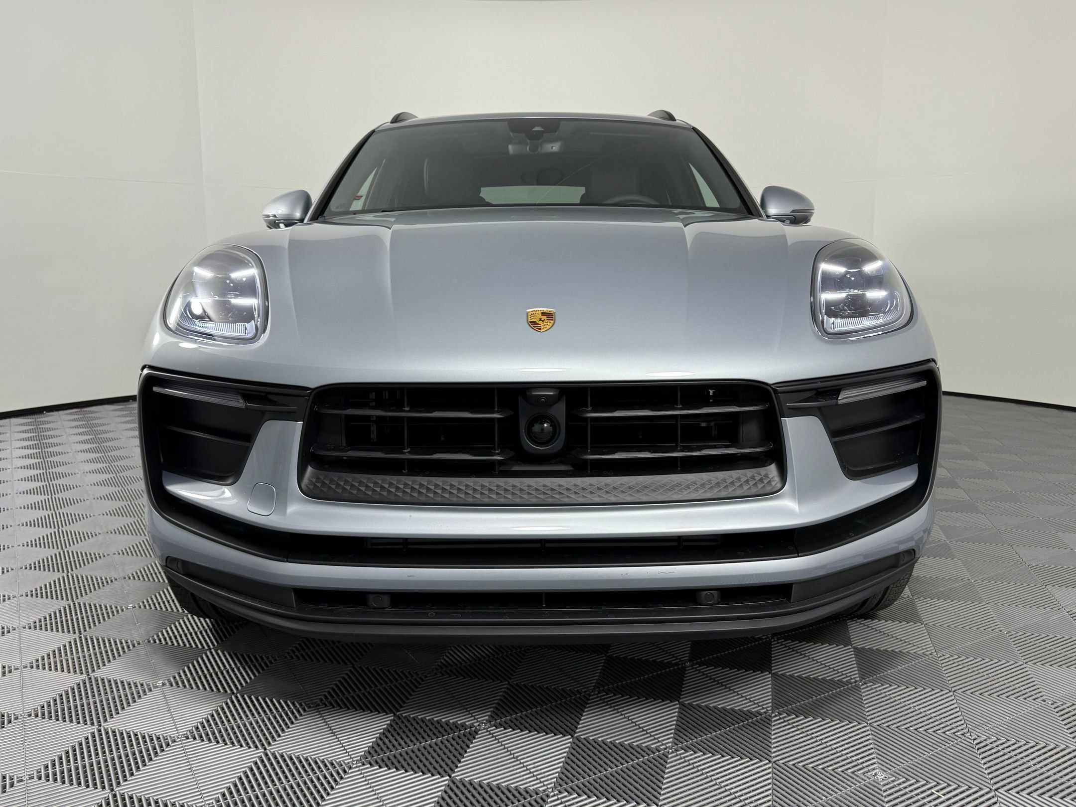 Certified 2026 Porsche Macan AWD/4WD image 6