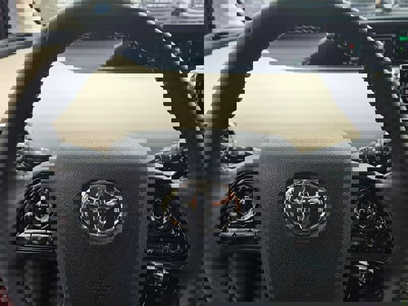 Used 2022 Toyota Prius XLE image 27