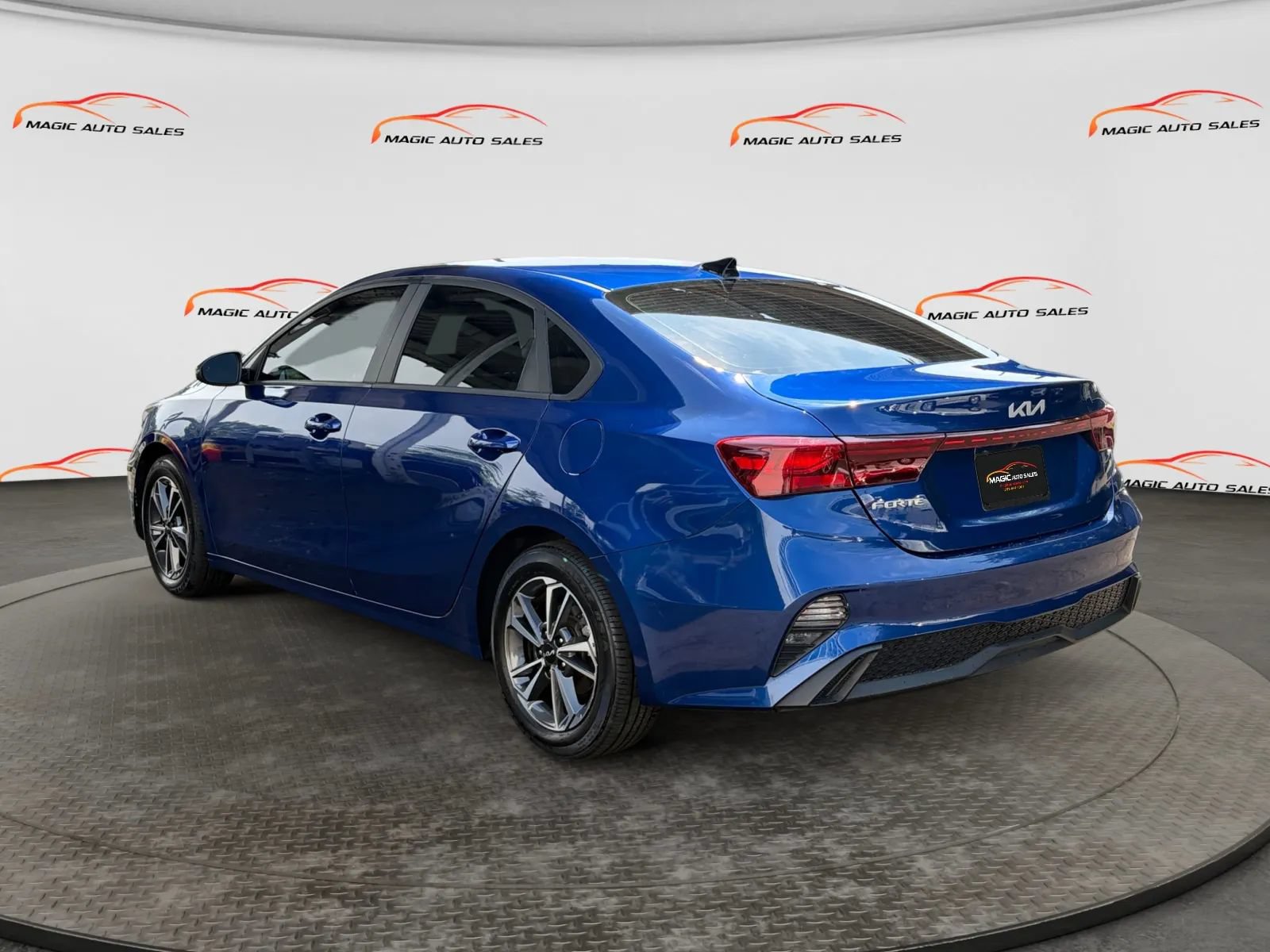 Used 2023 Kia Forte LXS w/ LXS Technology Package FWD image 8