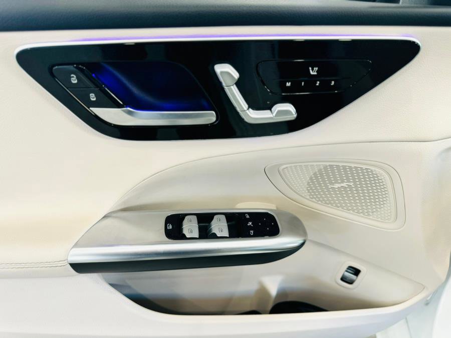 Used 2025 Mercedes-Benz C 300 4MATIC Sedan image 12