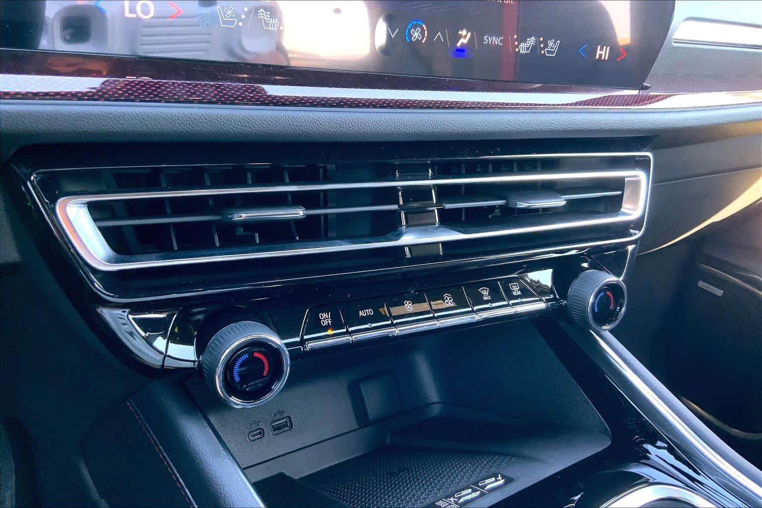 New 2026 Chevrolet Traverse RS w/ LPO, Floor Liner Package FWD image 20