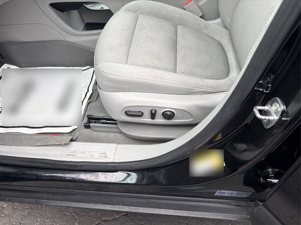 Used 2021 GMC Acadia SLE w/ Driver Convenience Package image 16