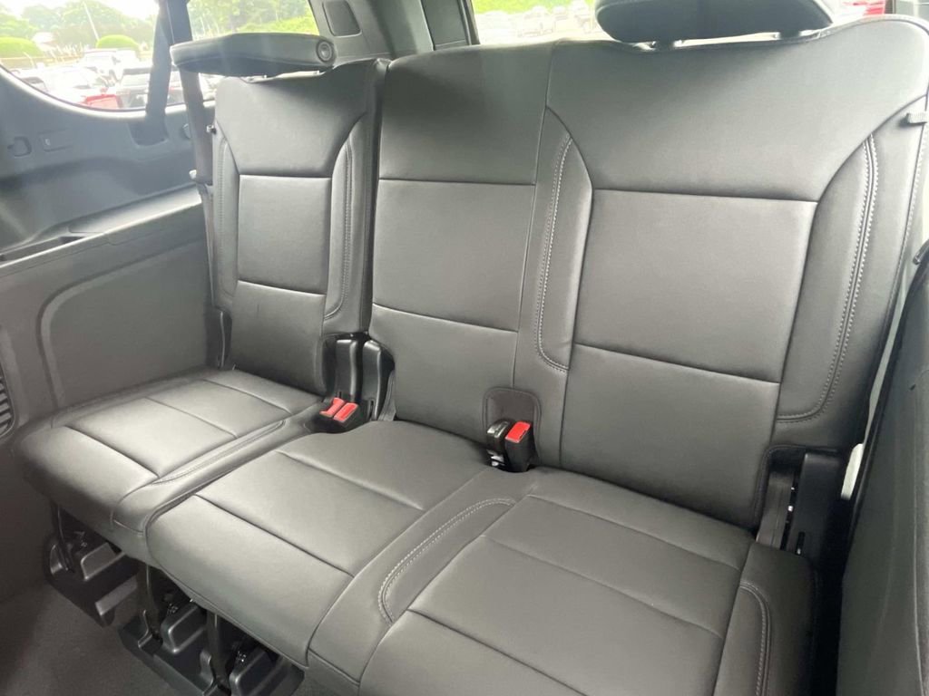 New 2026 Chevrolet Suburban LT w/ Comfort Package AWD/4WD image 13